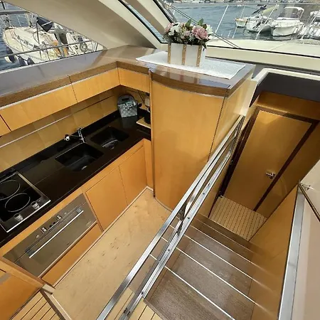 Yacht Lakura 55 Botel *