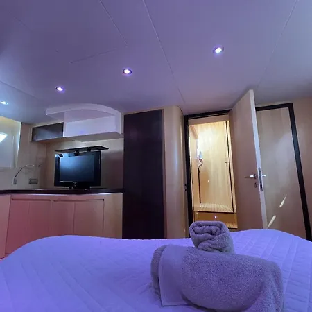 Botel Yacht Lakura 55 Napoli